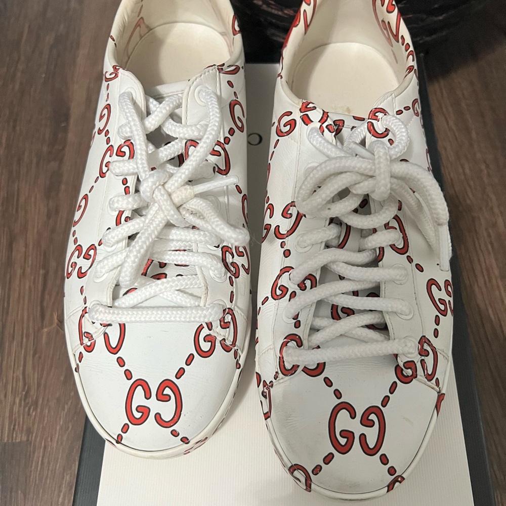 Gucci Ace GG print multi color sneakers. Size 9. Previously worn